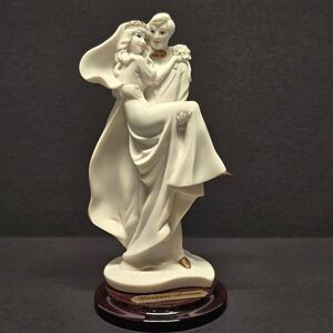 Giuseppe Armani Just Married Bride & Groom Figurine 1992 Vintage Signed Italy